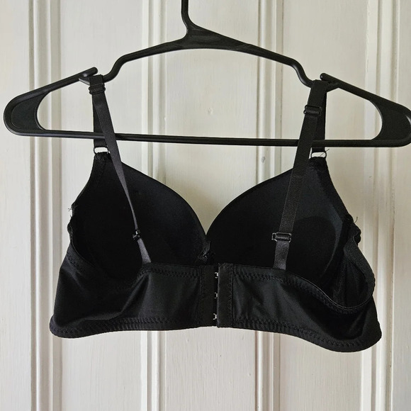 Classic Black Bra - Picture 4 of 9